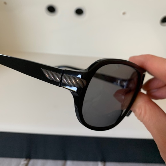 David Yurman sunglasses - Picture 2 of 3